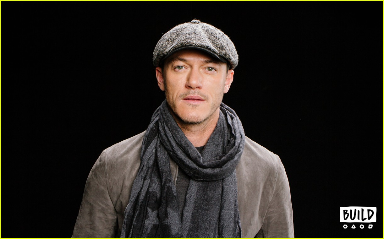 luke evans debuts gaston clip from beauty and the beast 09