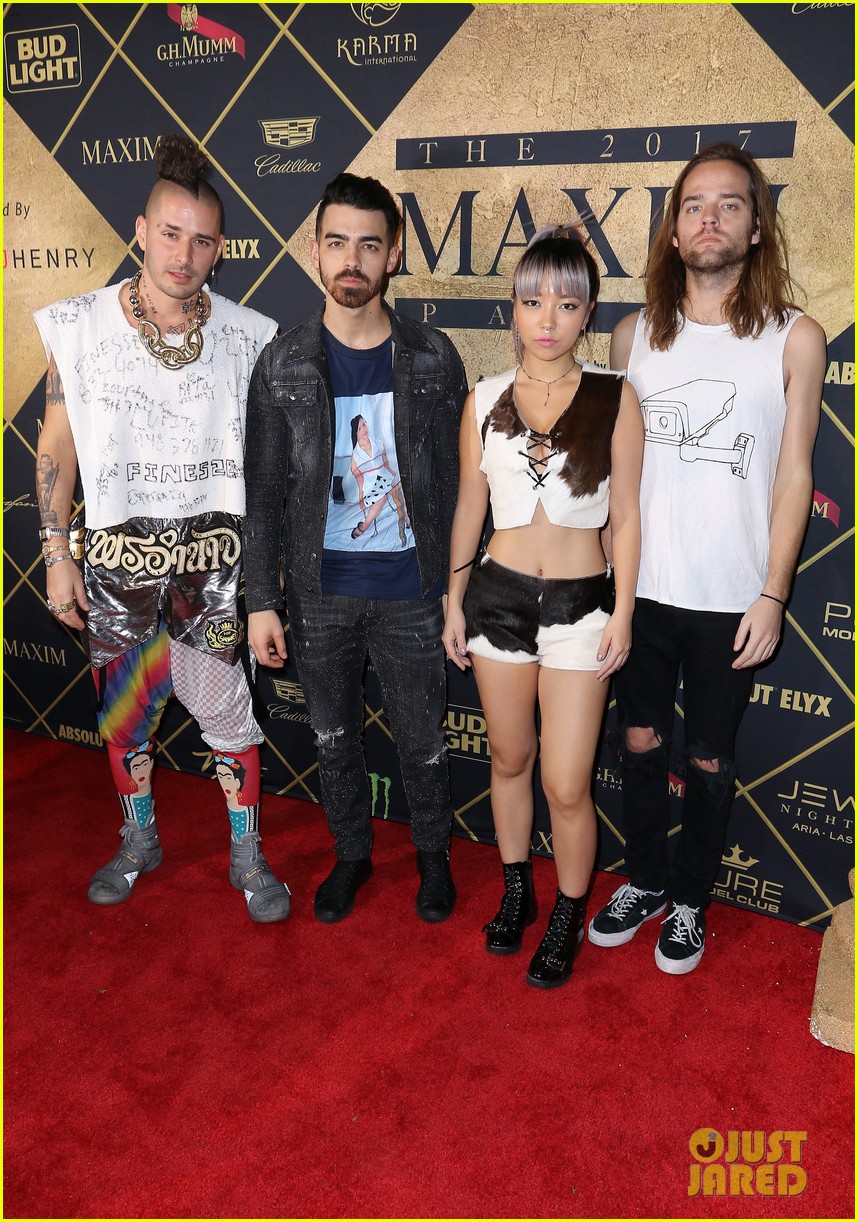 fergie dnce hit up annual maxim super bowl party 01