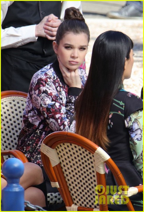 hailee steinfeld pitch perfect cast continue filming 01