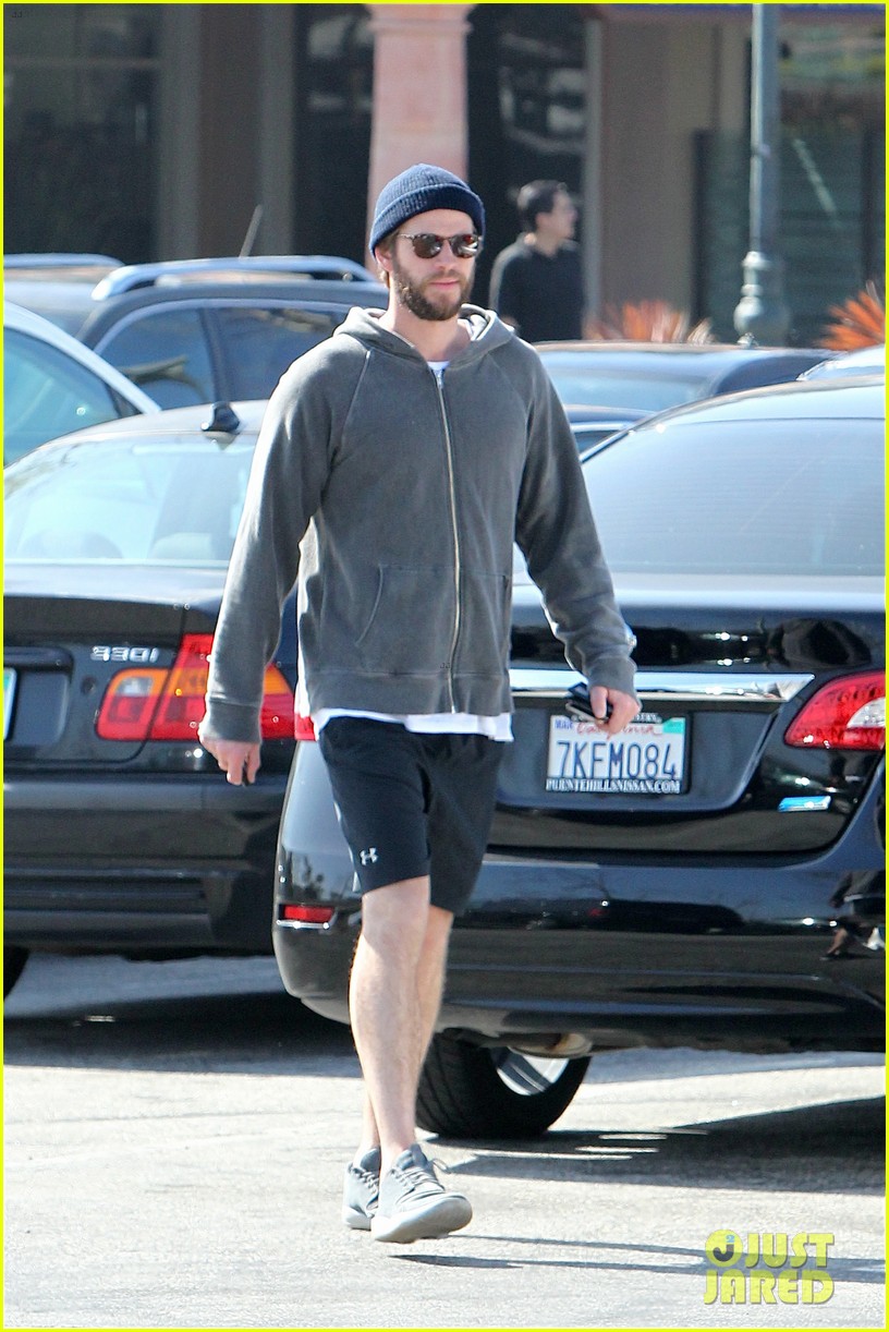 liam hemsworth shares valentines day pic with miley 01