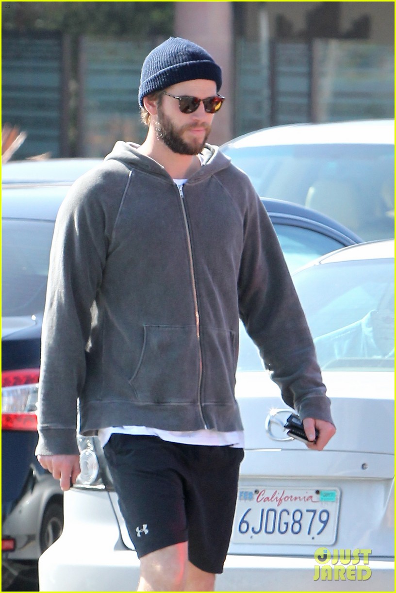 liam hemsworth shares valentines day pic with miley 02