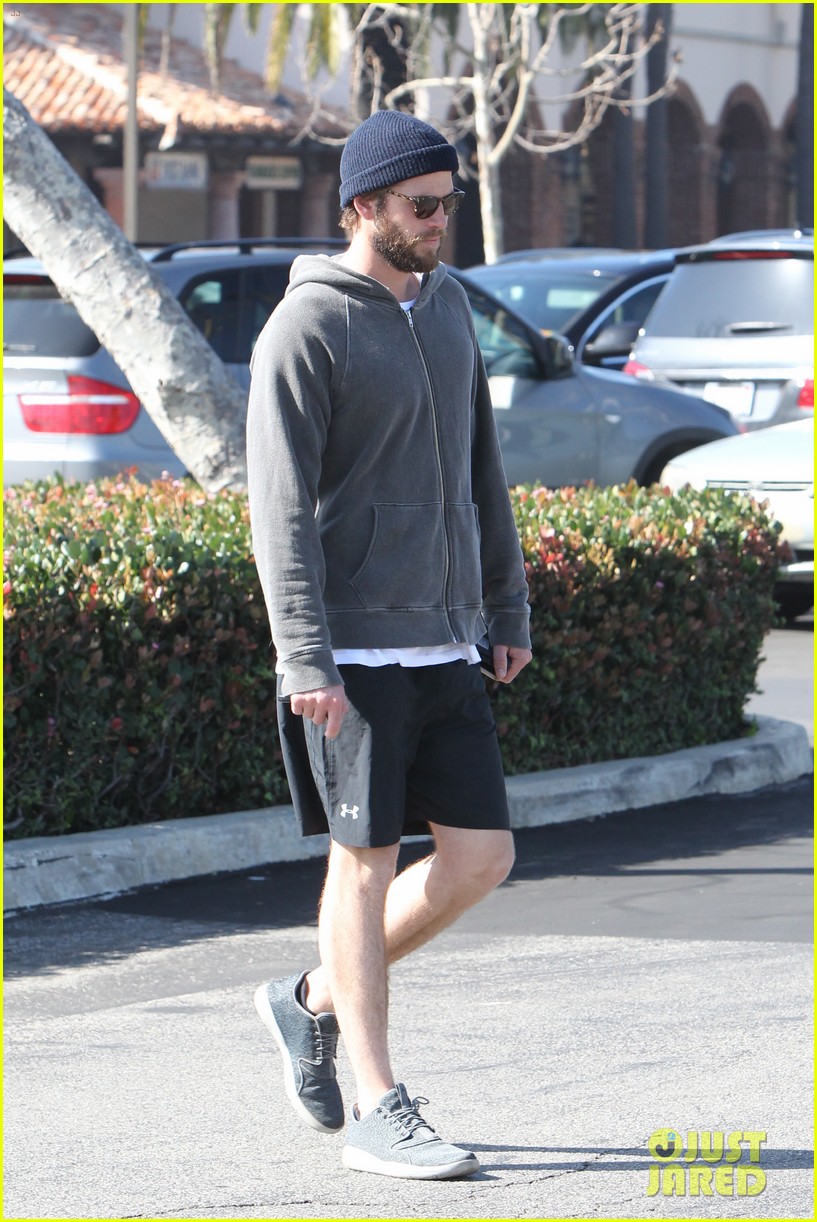 liam hemsworth shares valentines day pic with miley 03