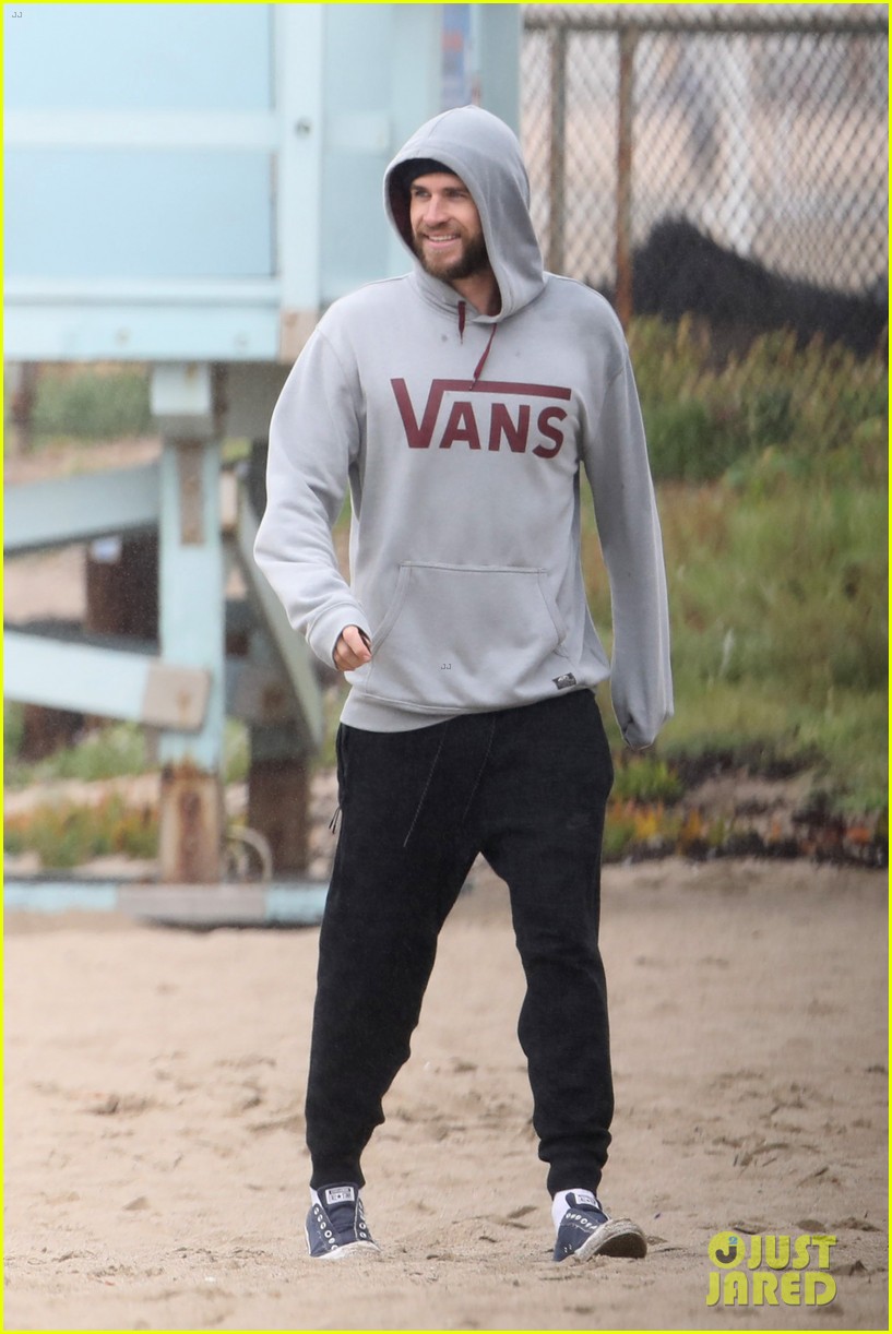 liam hemsworth bundles up while checking out the surf 05