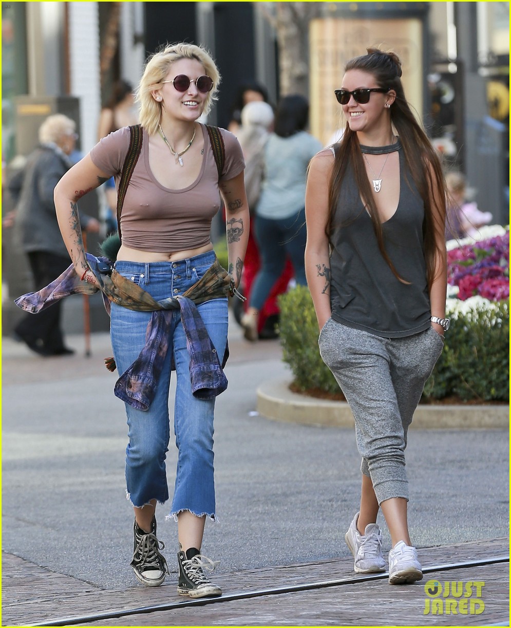 paris jackson goes braless for shopping trip with prudence brando 02