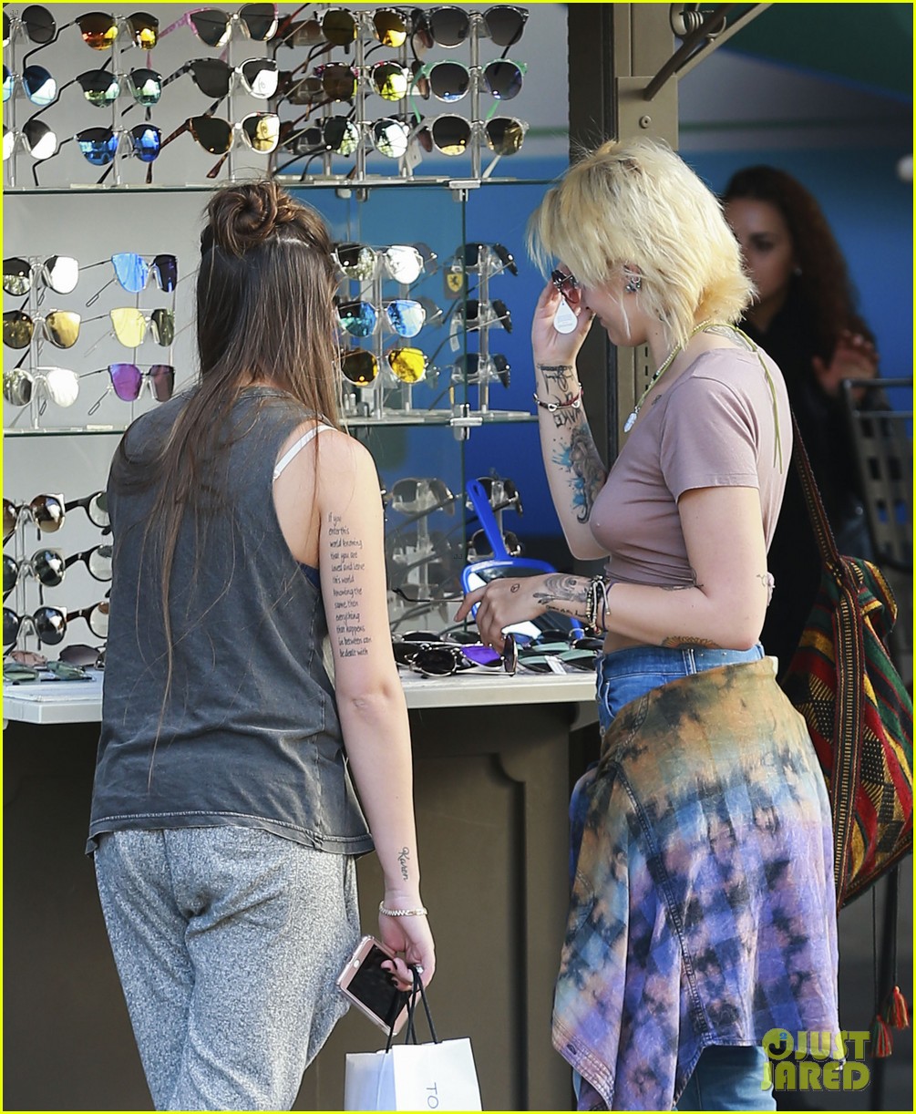 paris jackson goes braless for shopping trip with prudence brando 03