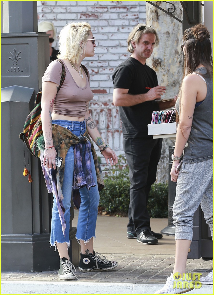paris jackson goes braless for shopping trip with prudence brando 10