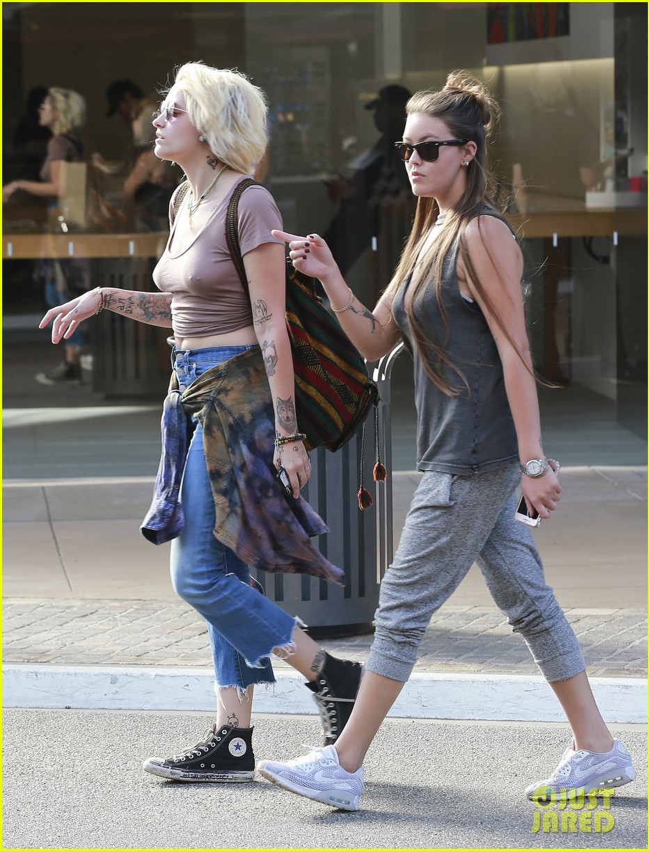 paris jackson goes braless for shopping trip with prudence brando 14
