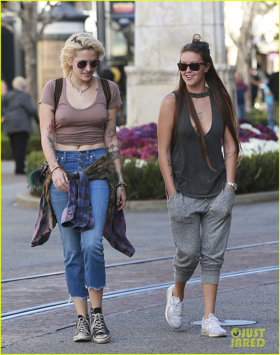 paris jackson goes braless for shopping trip with prudence brando 16
