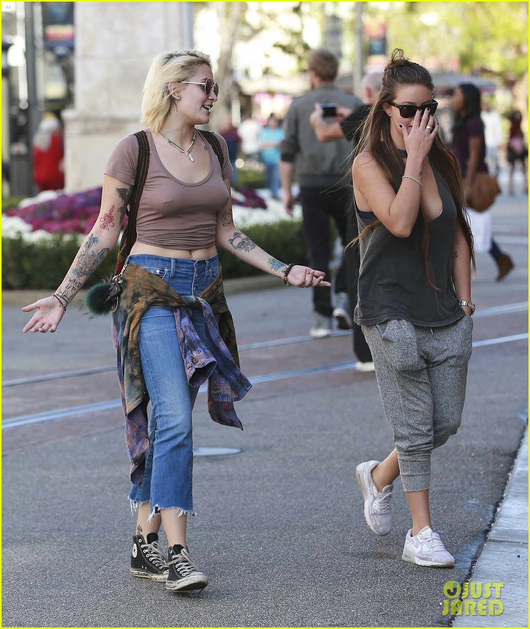 paris jackson goes braless for shopping trip with prudence brando 17
