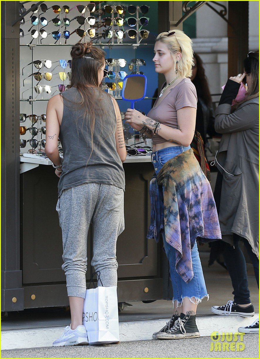 paris jackson goes braless for shopping trip with prudence brando 23