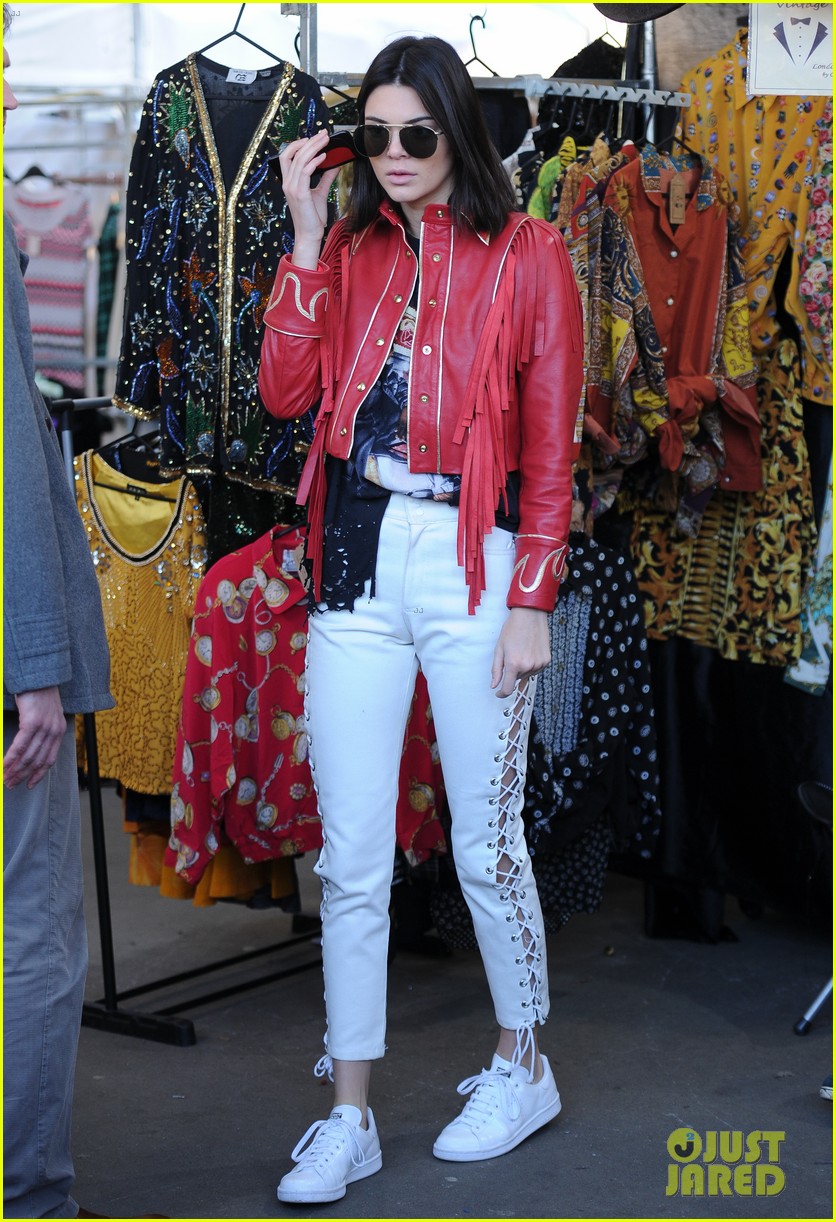 kendall jenner gets in fun before london fashion week shows 07