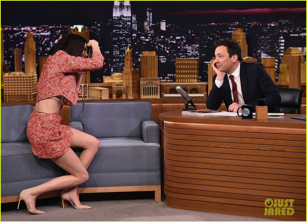 kendall jenner plays charades with jimmy fallon 05