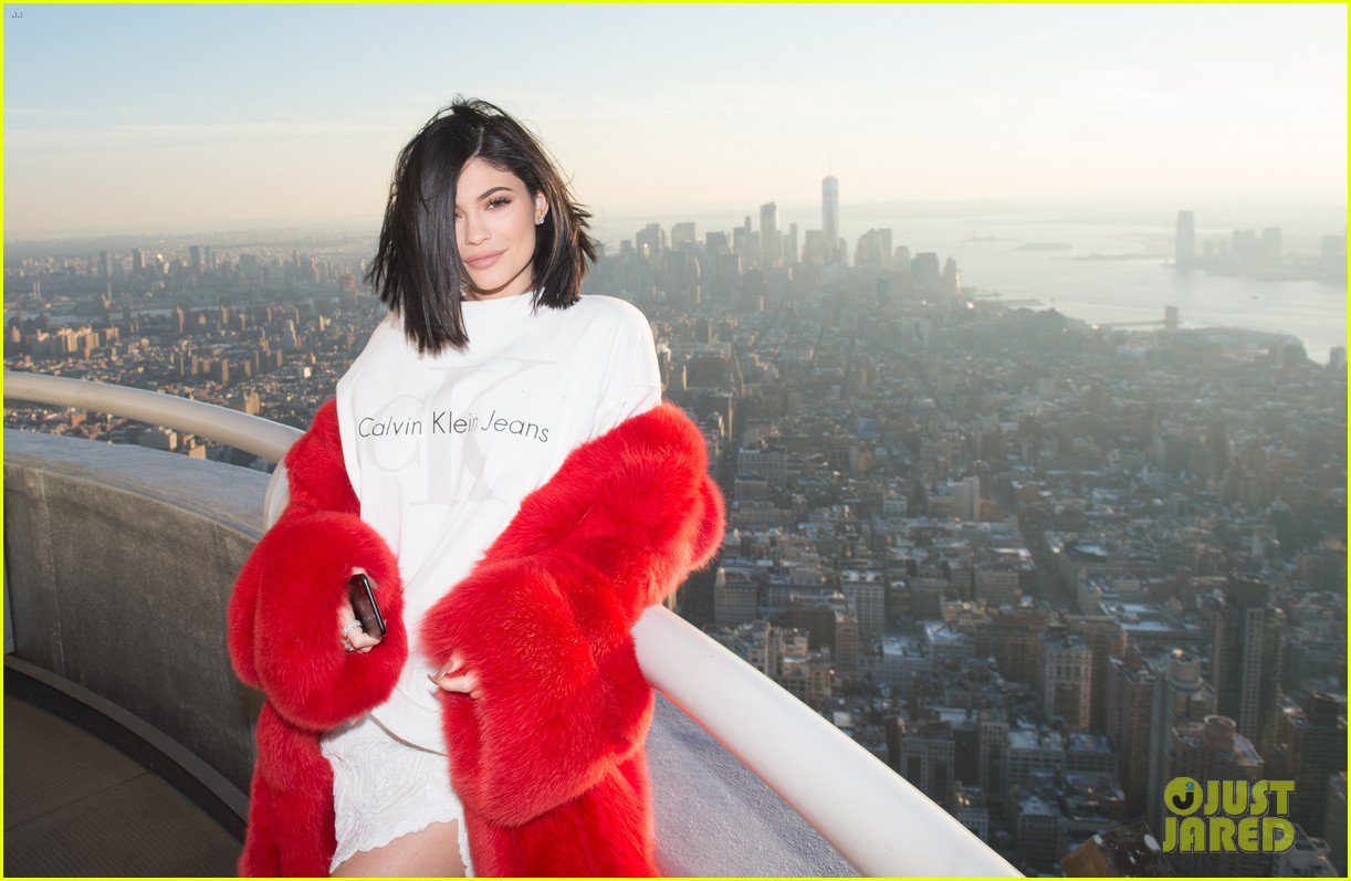 kylie jenner tyga celebrate valentines day at empire state building 03