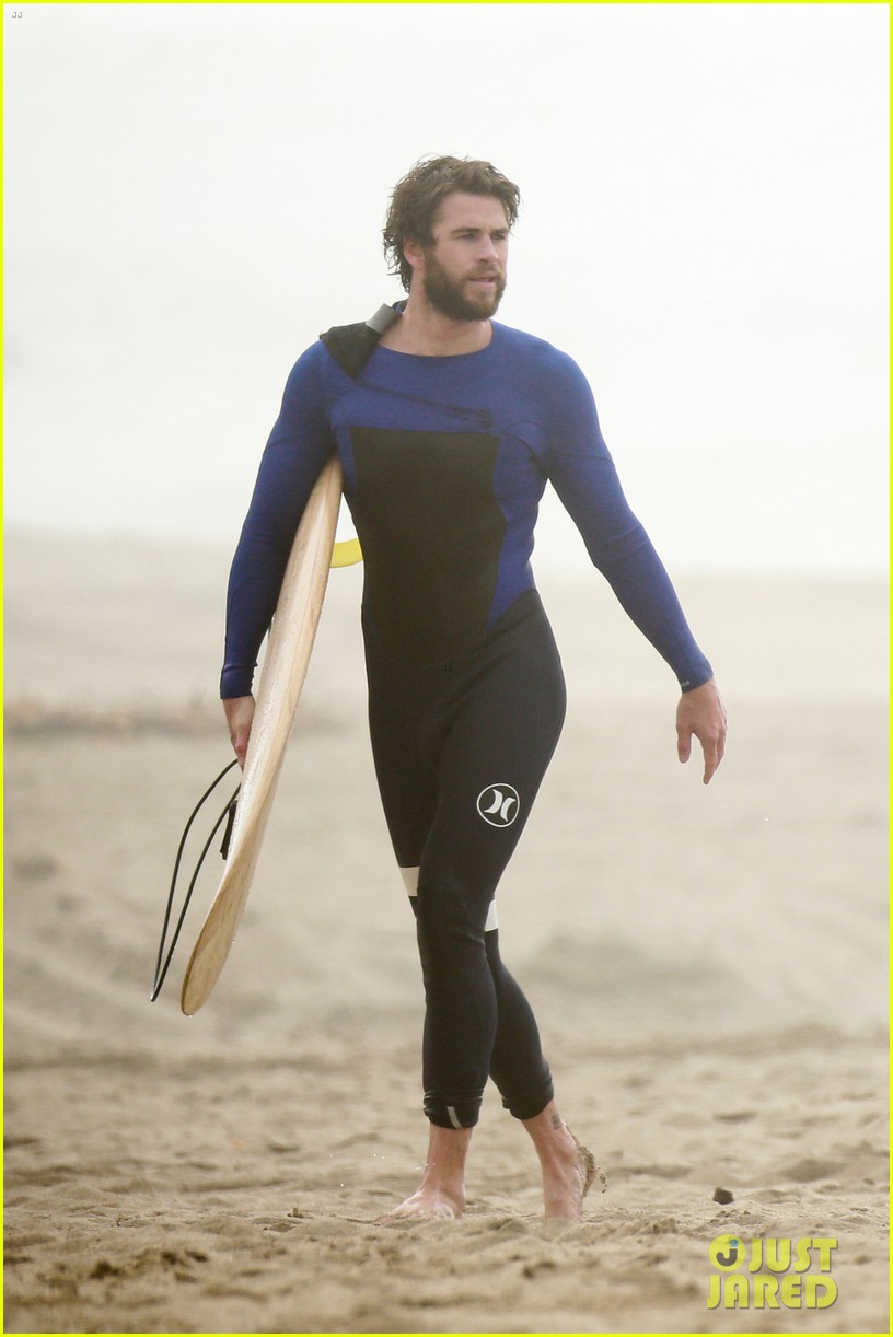 miley cyrus liam hemsworth lunch with friends 02
