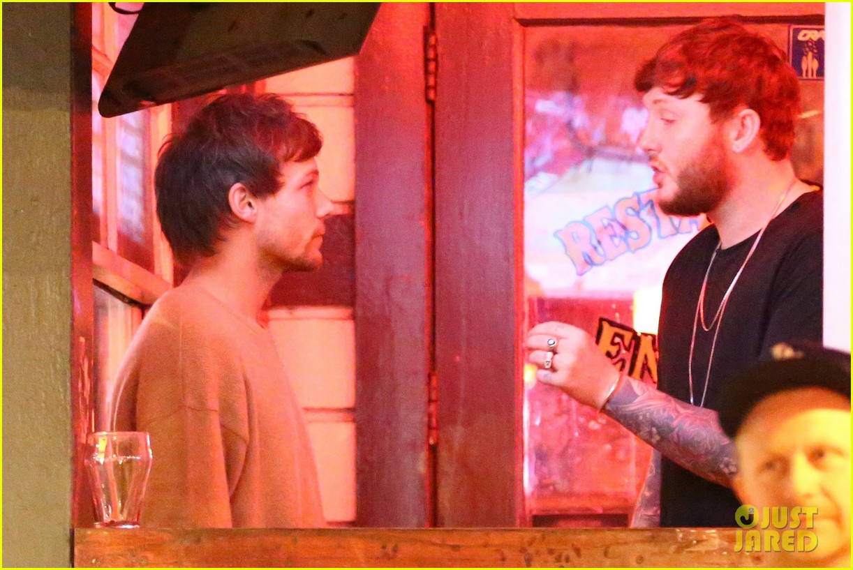 louis tomlinson hangs out with james arthur after his hotel cafe concert 04