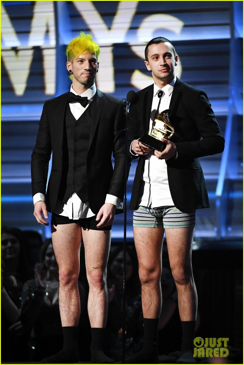 twenty one pilots remove pants to accept at grammys 2017 05
