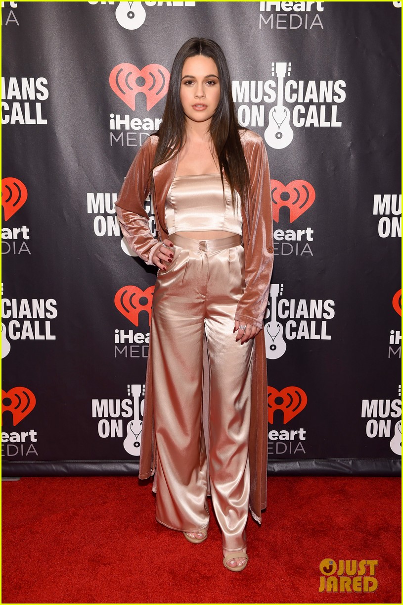 demi bea honor elvis at musicians on call 06