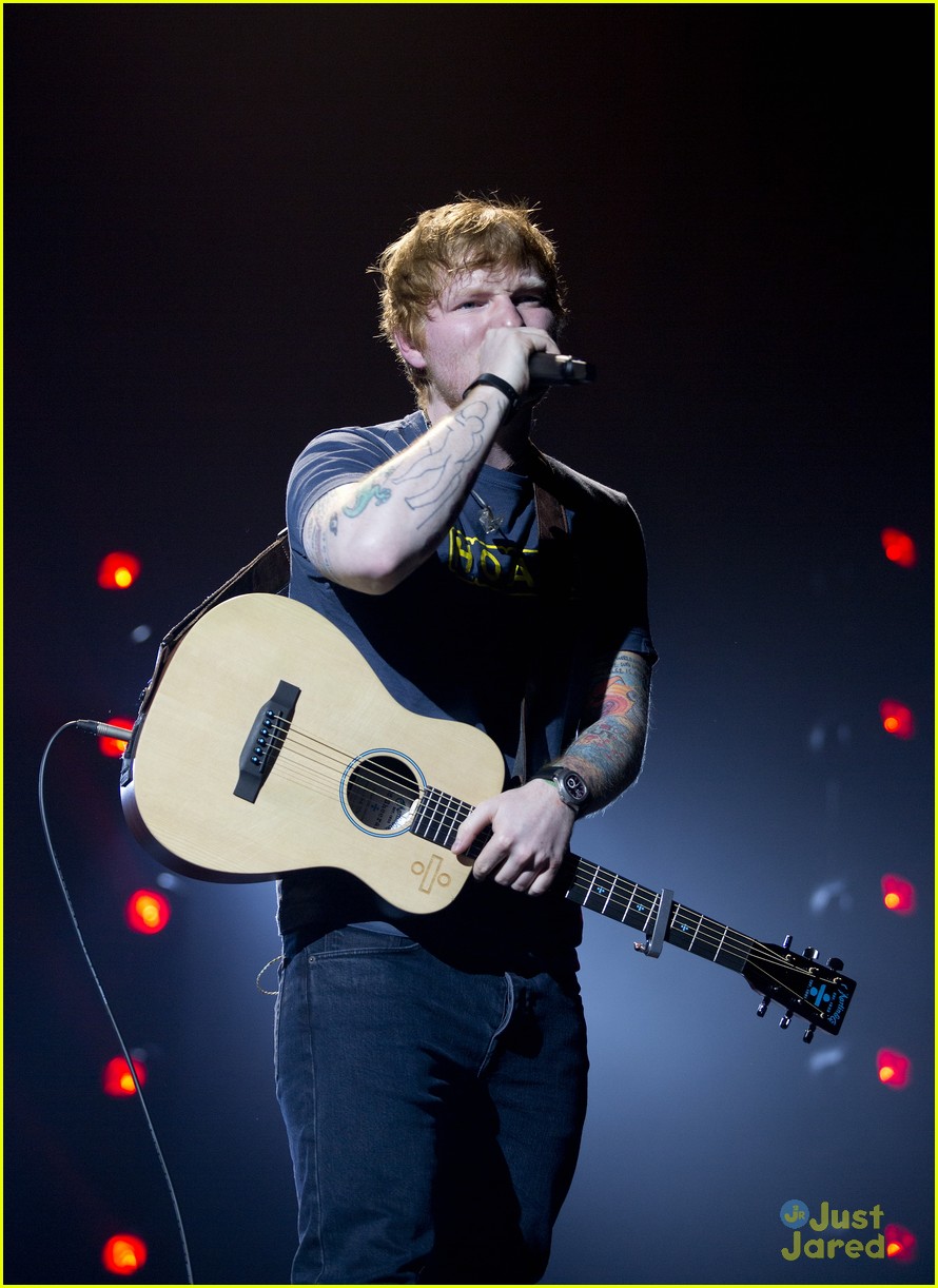 ed sheeran perform live london 05