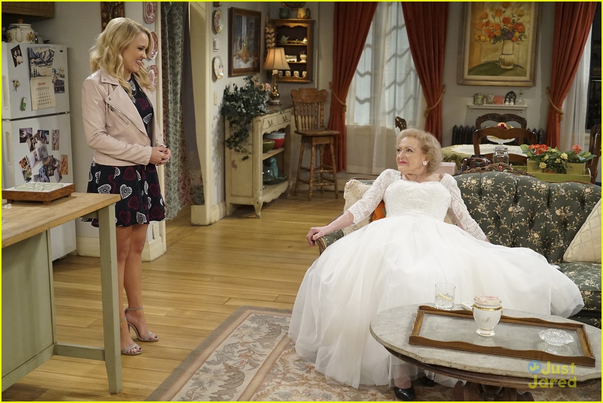 emily osment wedding dress episode betty white young hungry 07