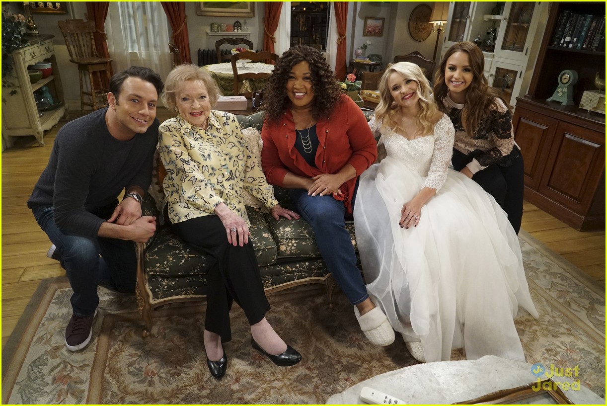 emily osment wedding dress episode betty white young hungry 09