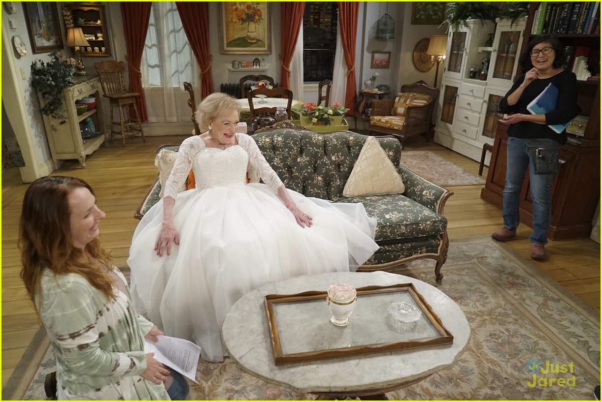 emily osment wedding dress episode betty white young hungry 24