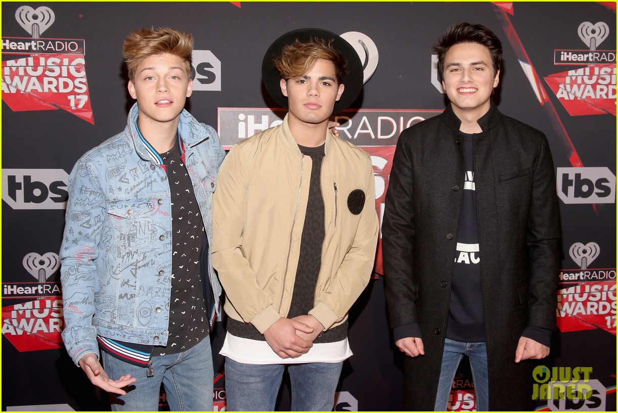 forever in your mind has fun on red carpet at iheartradio music awards 2017 07