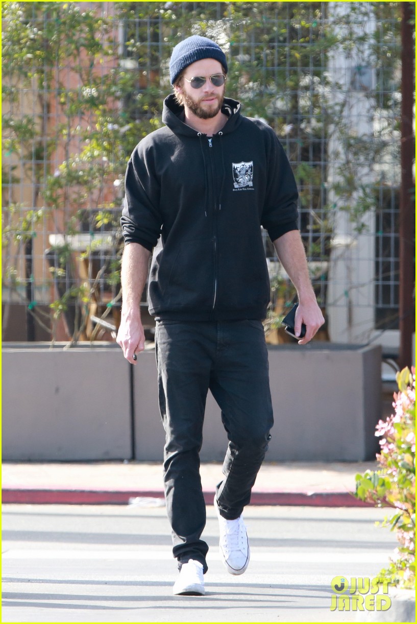 liam hemsworth steps out after wedding rumors 05