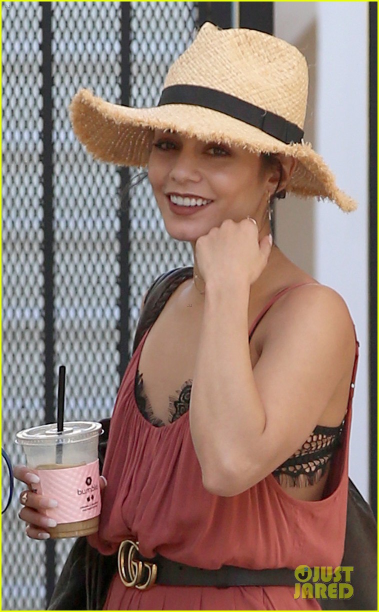 vanessa hudgens tries out long blonde hair see the pic 04