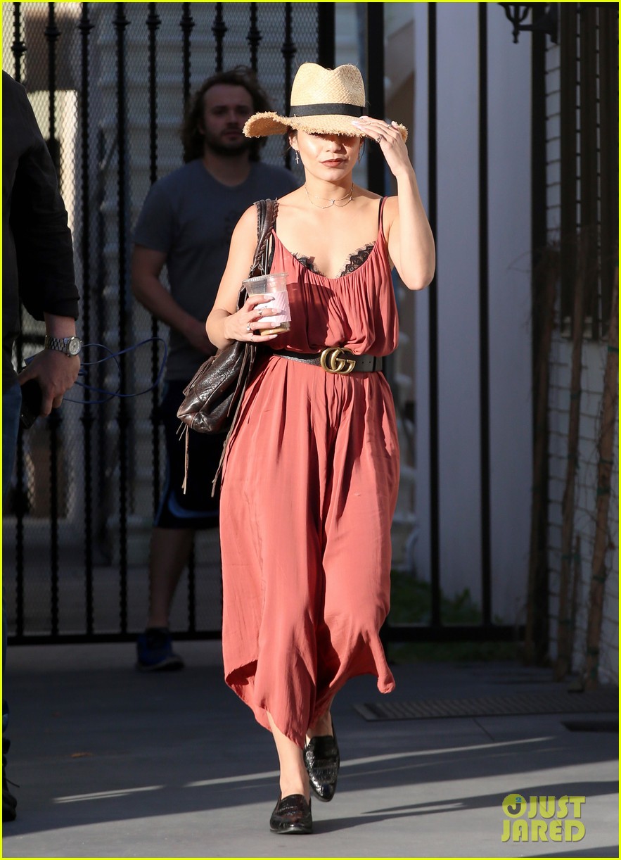 vanessa hudgens tries out long blonde hair see the pic 05