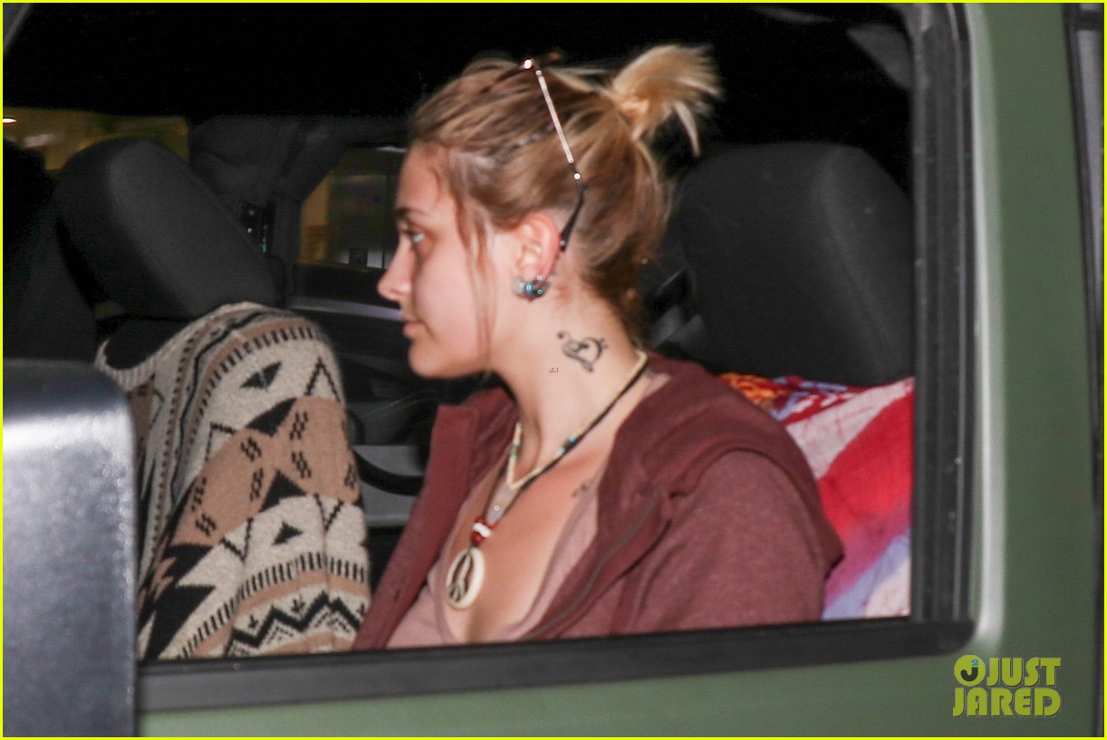 paris jackson and sofia richie hold hands for dinner date 02