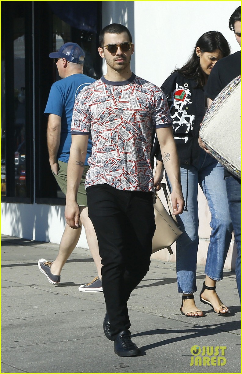 joe jonas is back in the us after trip to europe 05