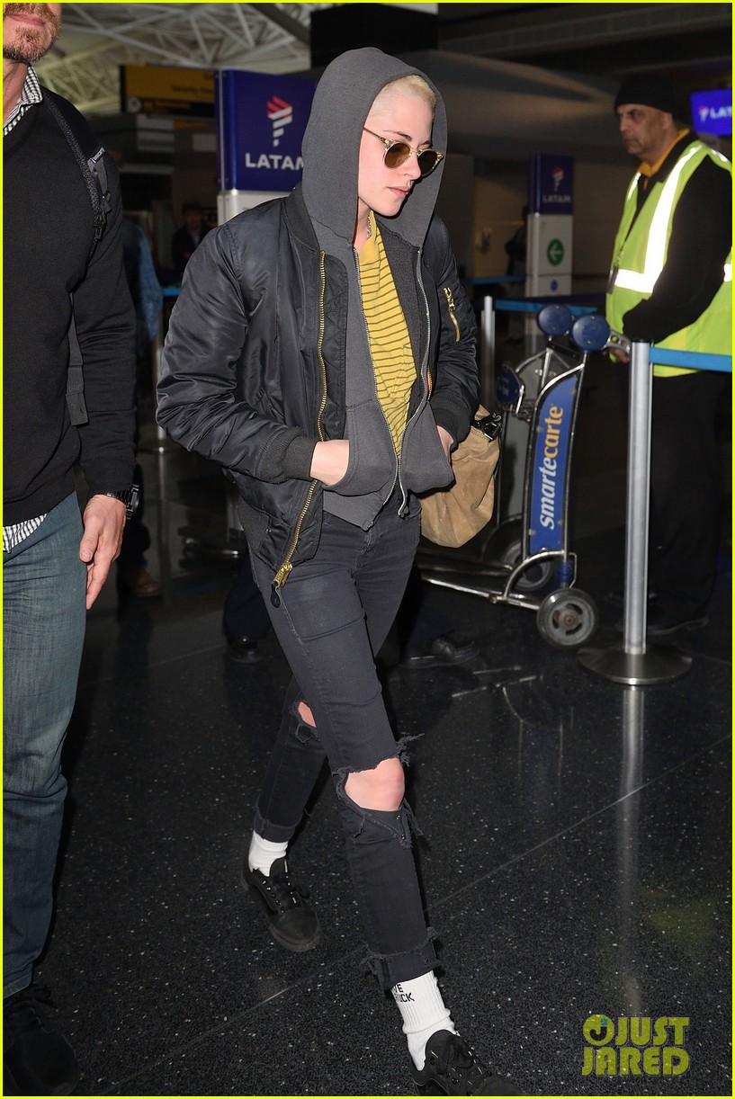 kristen stewart covers up new buzzed hair arriving in nyc 01