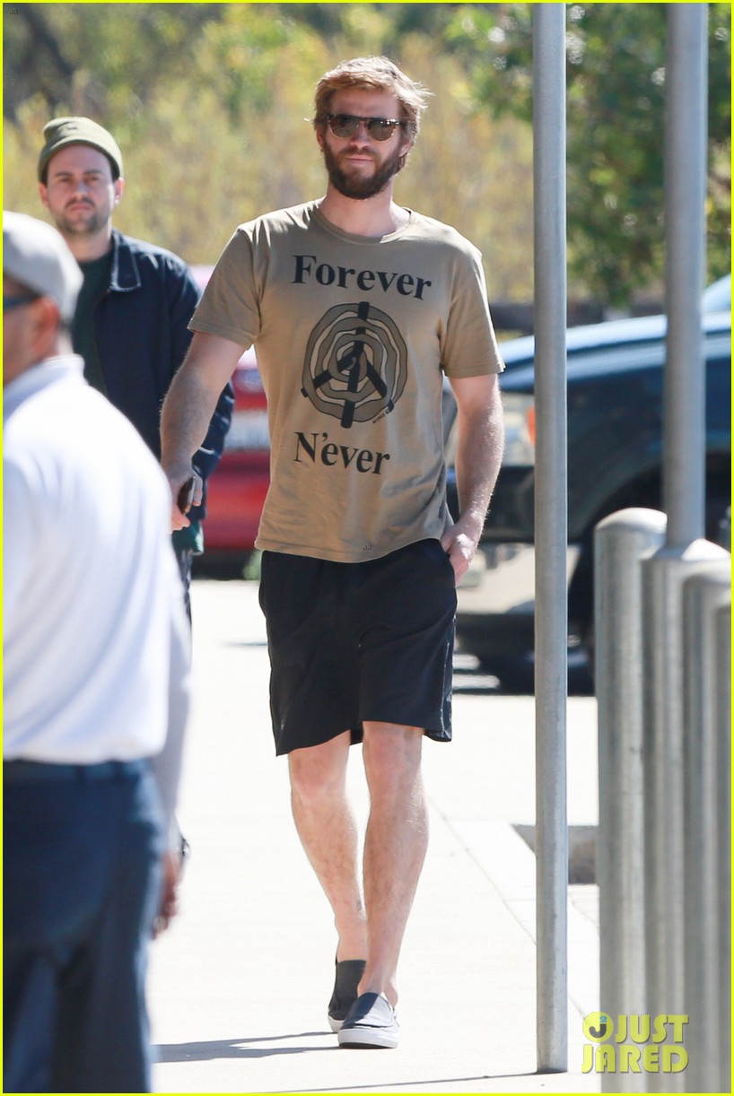 miley cyrus joins liam hemsworth for a surf sesh 01