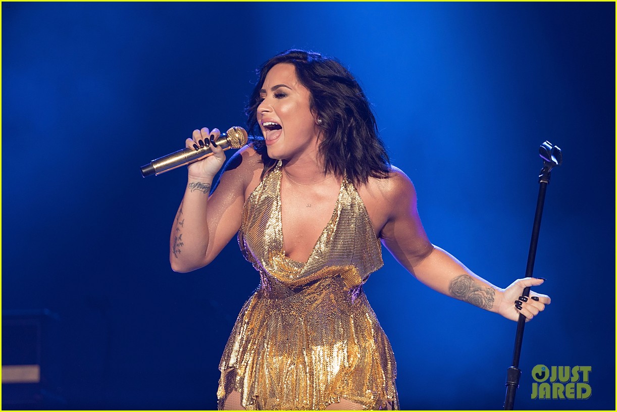 demi lovato performs at beautykind concert for causes in texas 03