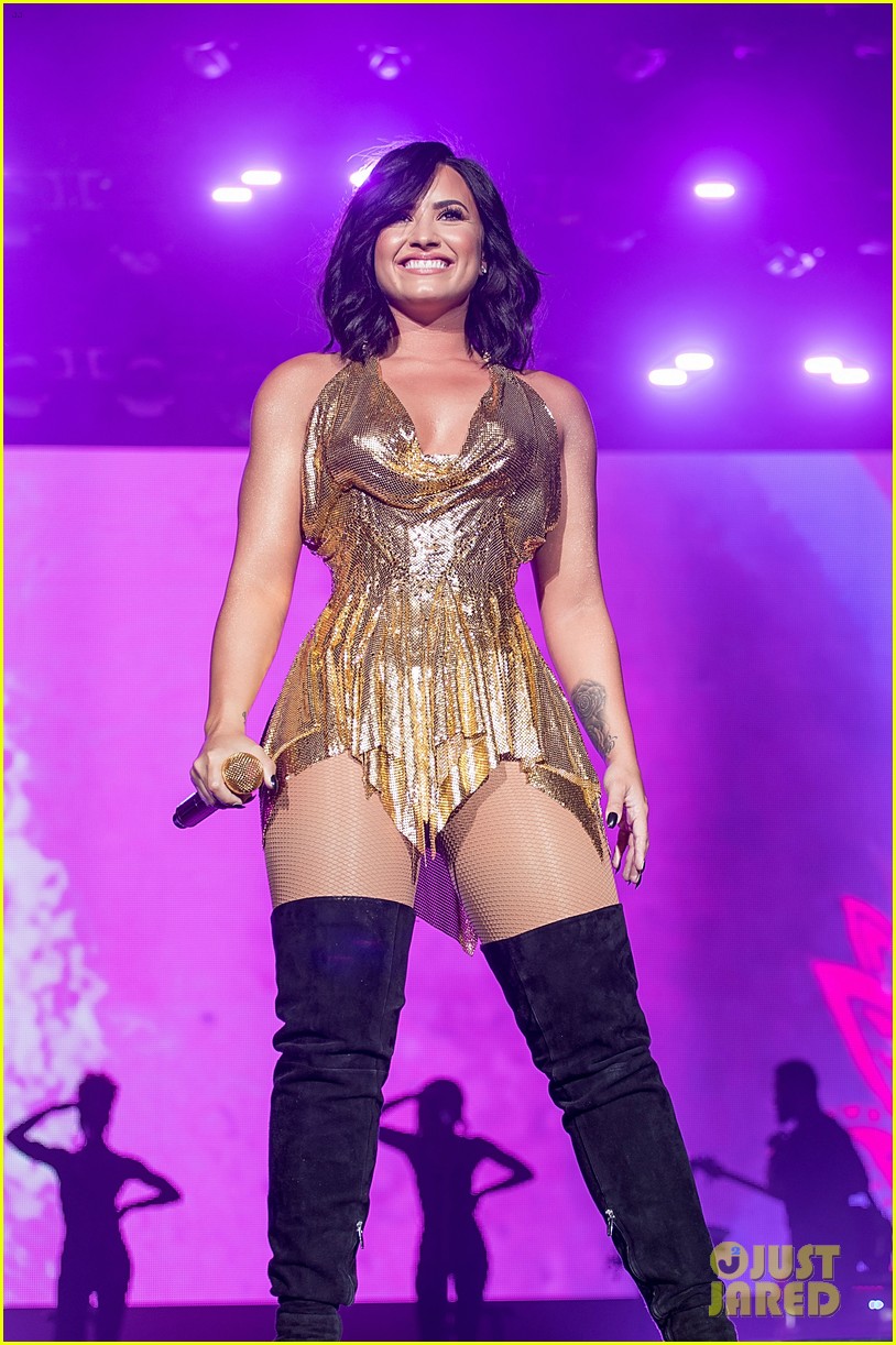 demi lovato performs at beautykind concert for causes in texas 08