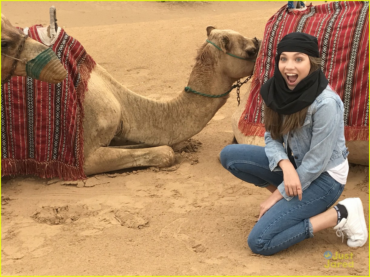 maddie ziegler camel ride dubai 01
