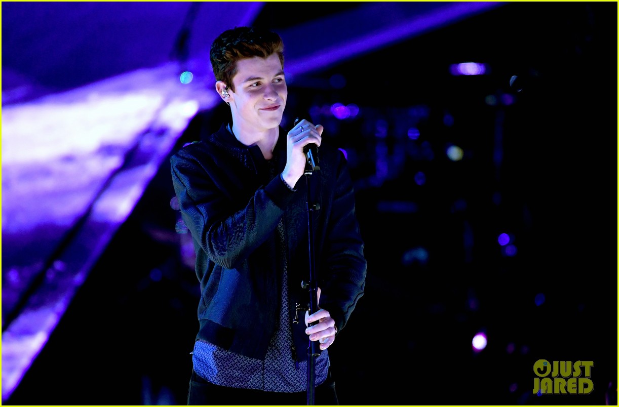 shawn mendes performance iheartradio music awards 2017 04
