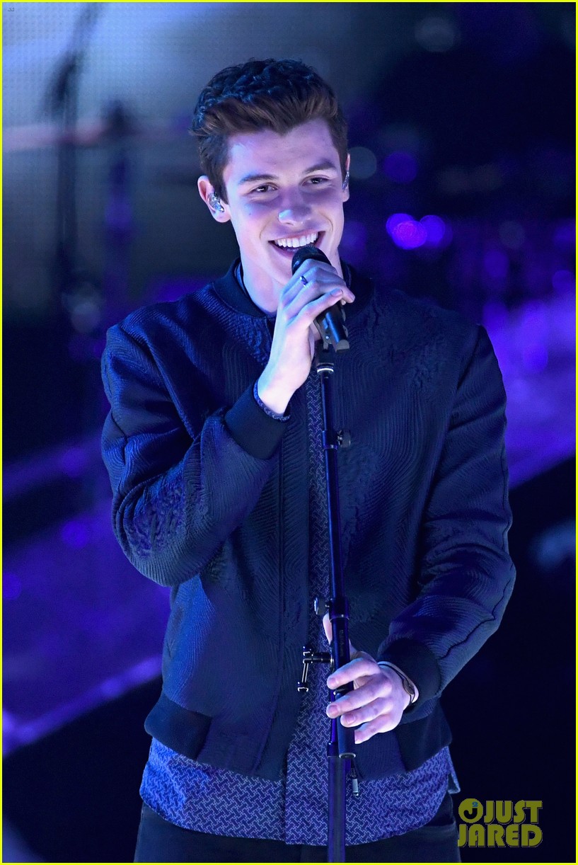 shawn mendes performance iheartradio music awards 2017 05