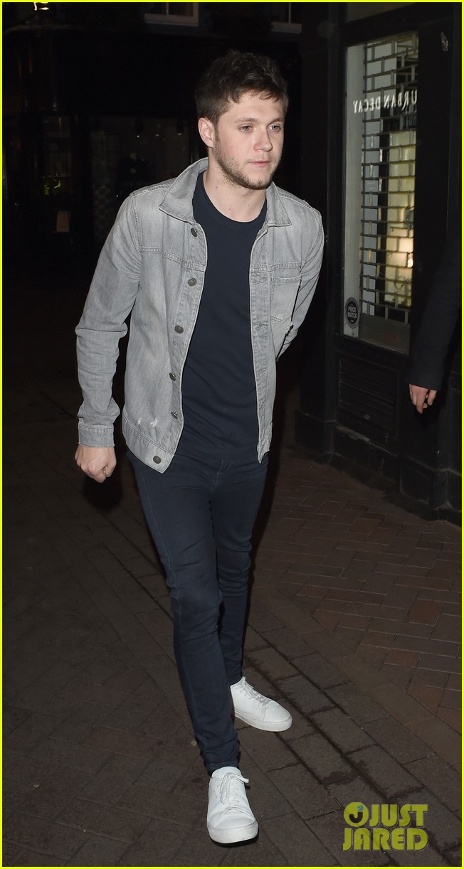 niall horan leaves cirque with taxi full of girls 07