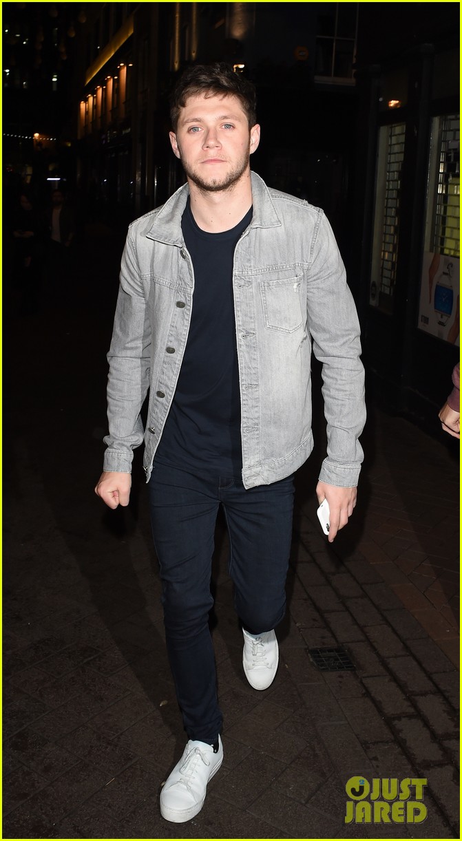 niall horan leaves cirque with taxi full of girls 09
