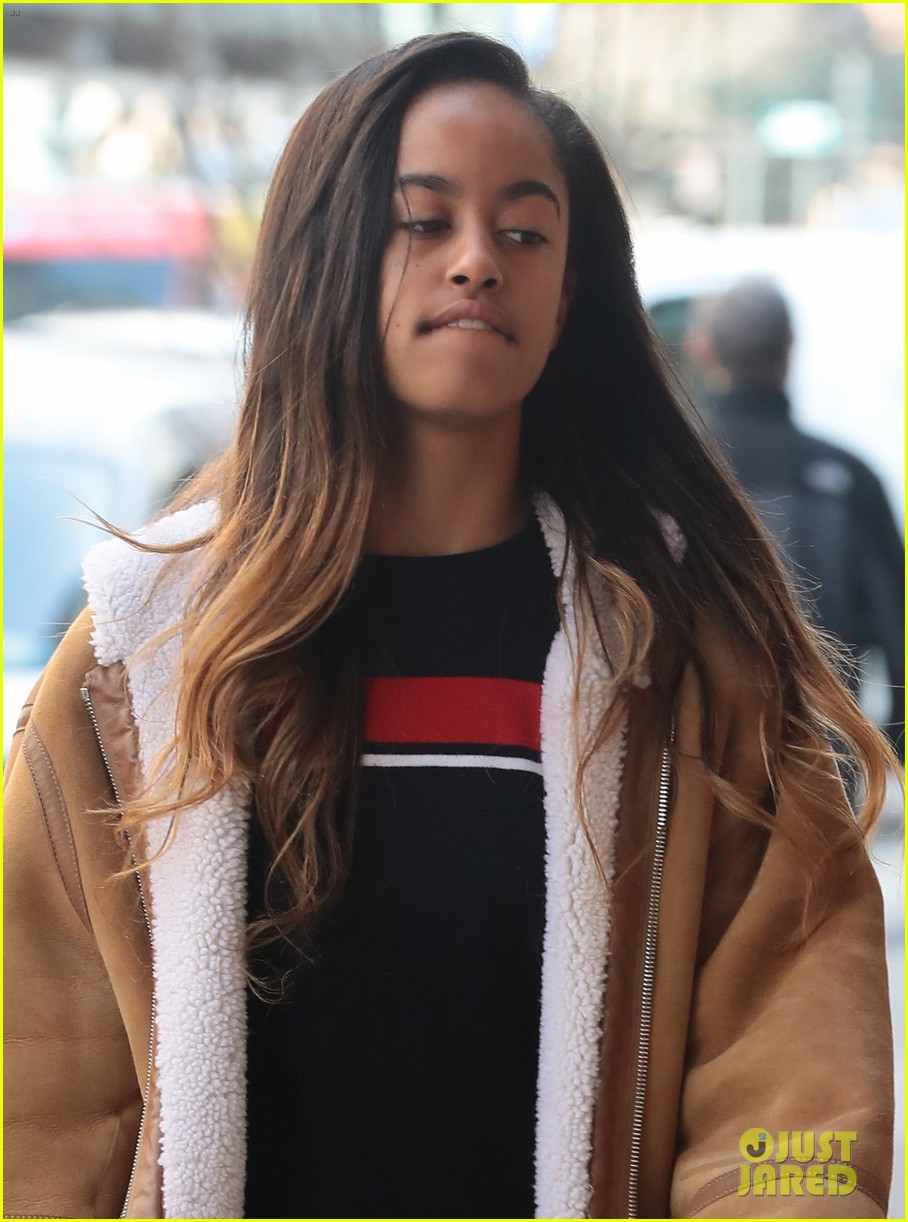 malia obama checks out broadways significant other 03