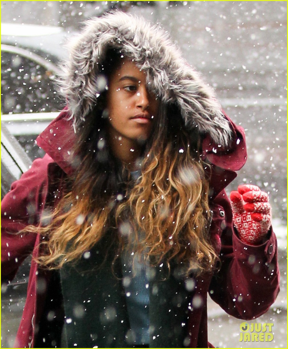 malia obama braves the snowy weather en route to her internship 03