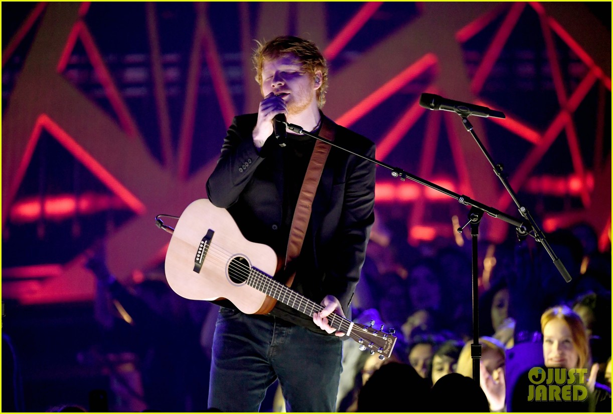 ed sheeran performance iheartradio music awards 2017 02