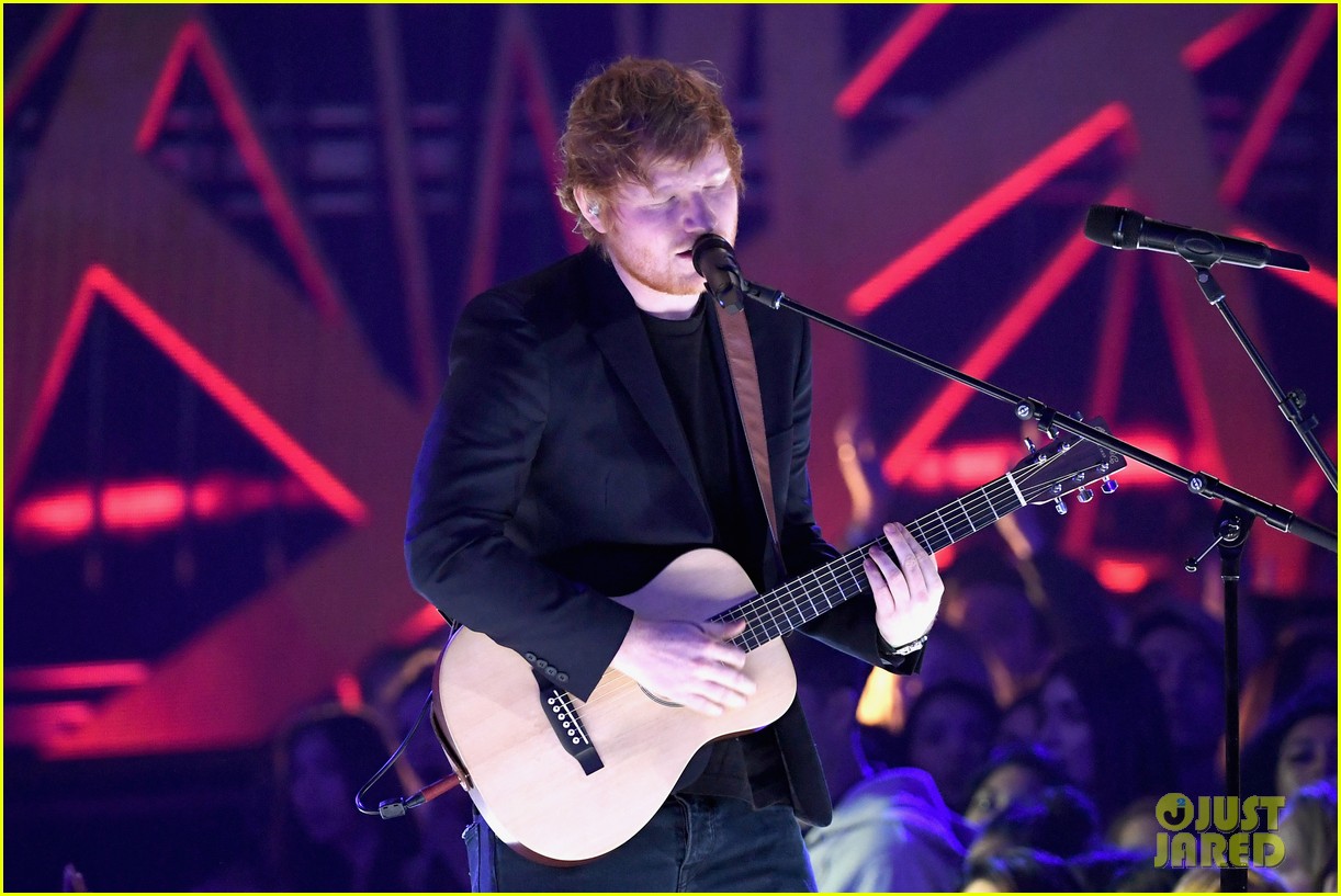 ed sheeran performance iheartradio music awards 2017 09