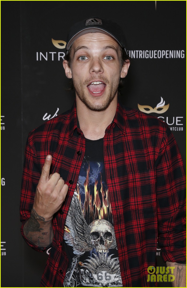 louis tomlinson arrested at lax 12