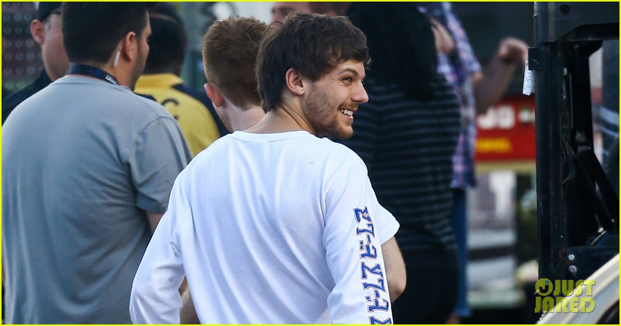 louis tomlinson hangs out in miami 05