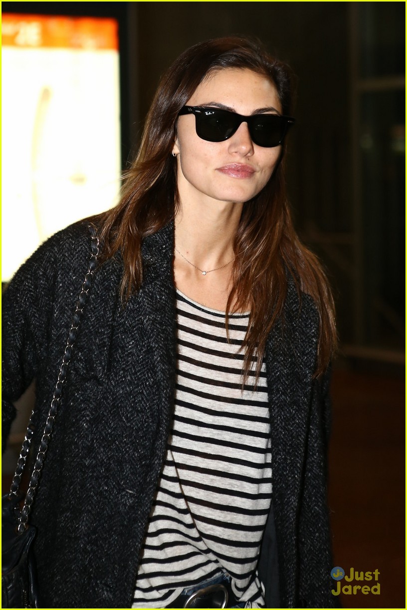 phoebe tonkin arrives for pfw airport 04