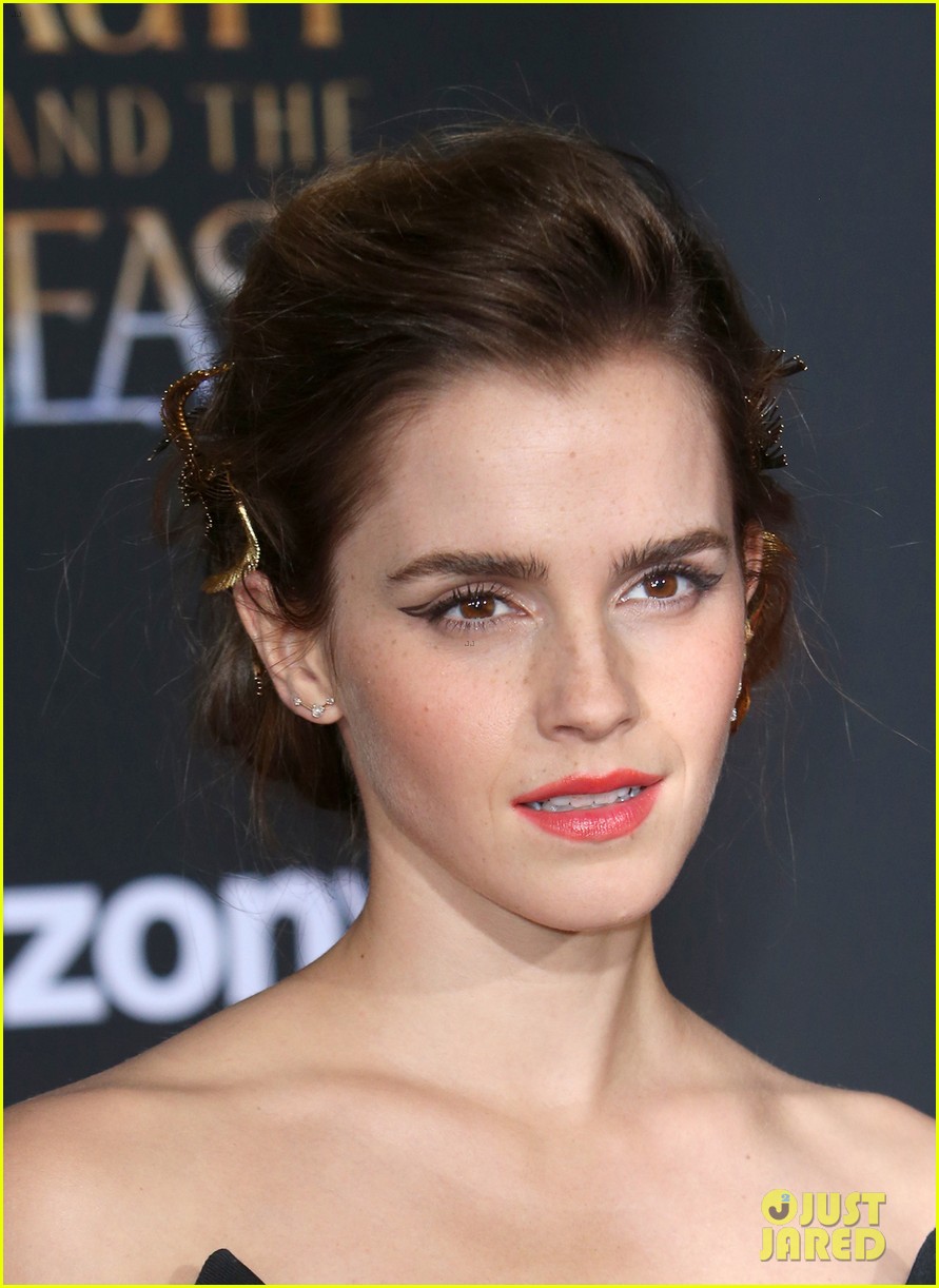emma watson la premiere look made beauty and the beast come to life 10