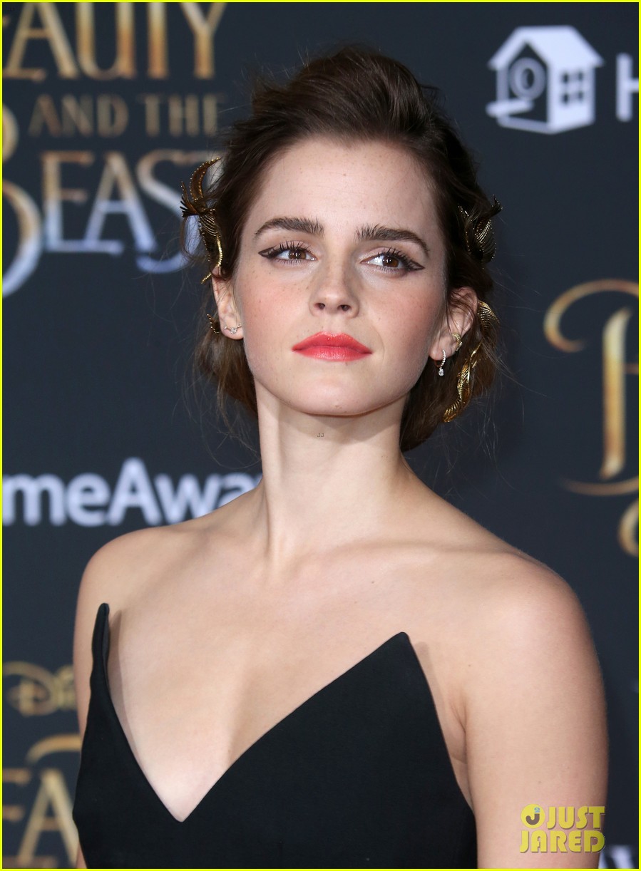 emma watson la premiere look made beauty and the beast come to life 12
