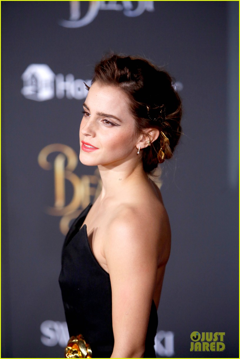 emma watson la premiere look made beauty and the beast come to life 17